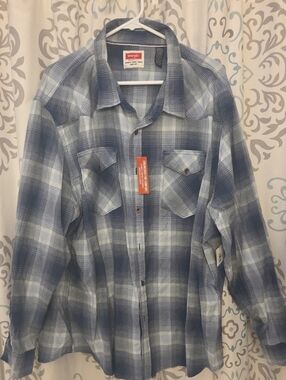Wrangler Blue & White Plaid Men's Button-Down Shirt
